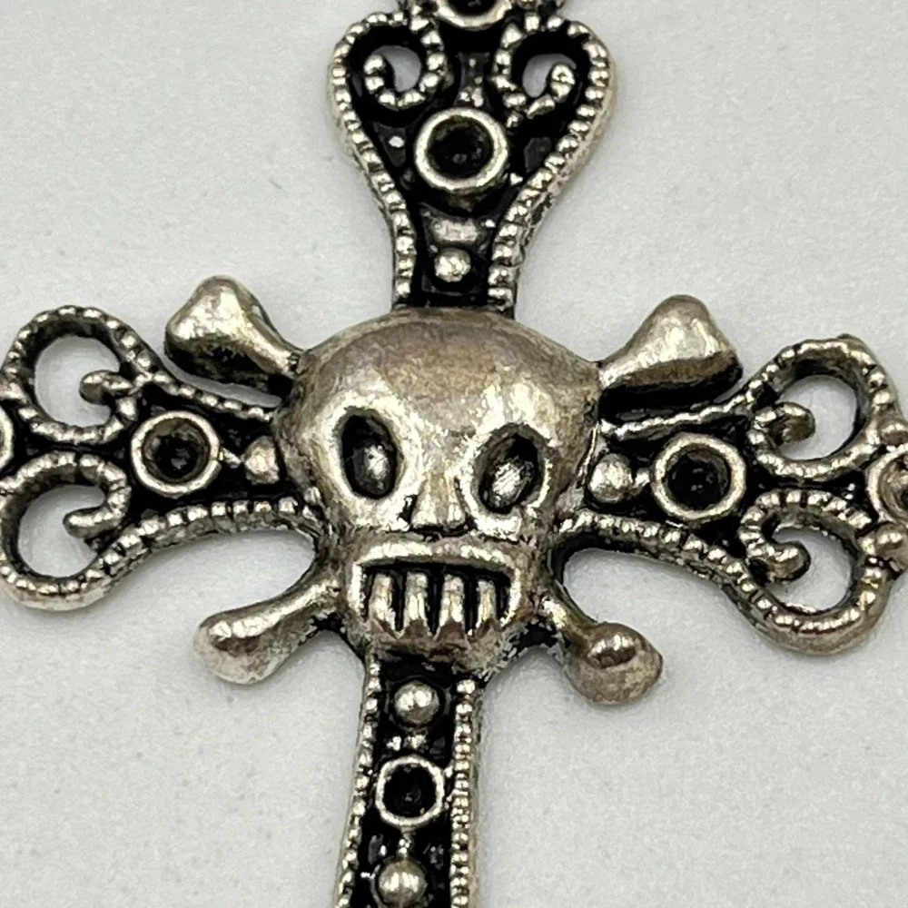 VTG Gothic Skull & Crossbones Filigree Cross Pendant Silver Tone Retro Biker Y2K